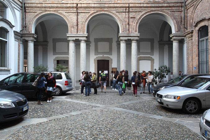 Hof-Sant Alessandro-Sitz-der-Germanistik